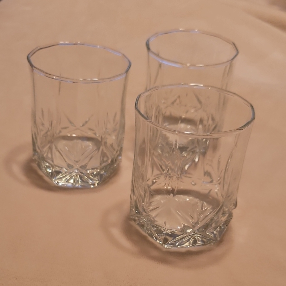 Clear Cut-Glass Tumbler Set - Elegant Clear Drinkware